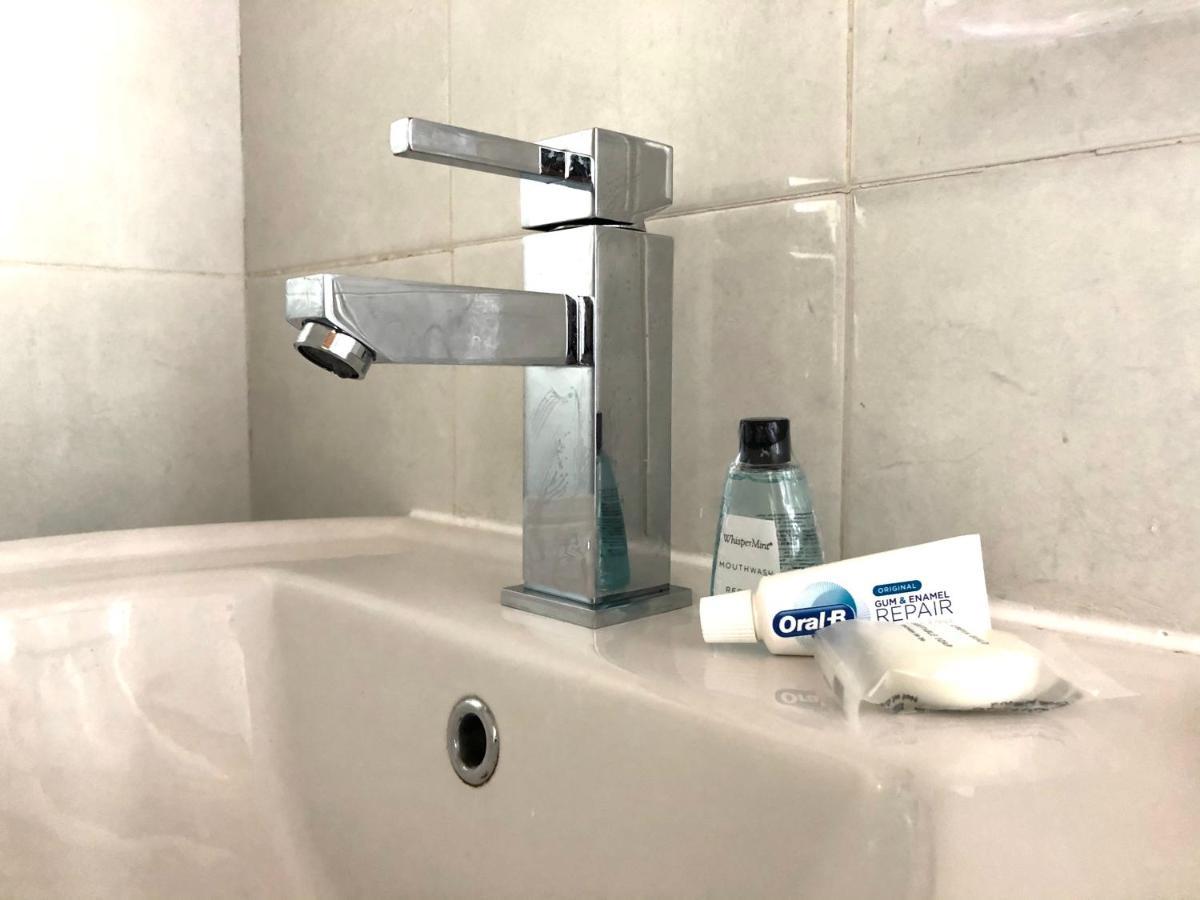 Entire Holiday Home In Blackpool With Free Parking And A Private Patio Garden Екстериор снимка