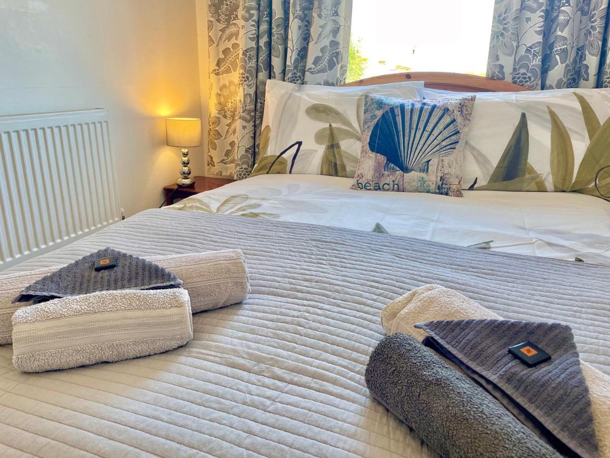 Entire Holiday Home In Blackpool With Free Parking And A Private Patio Garden Екстериор снимка