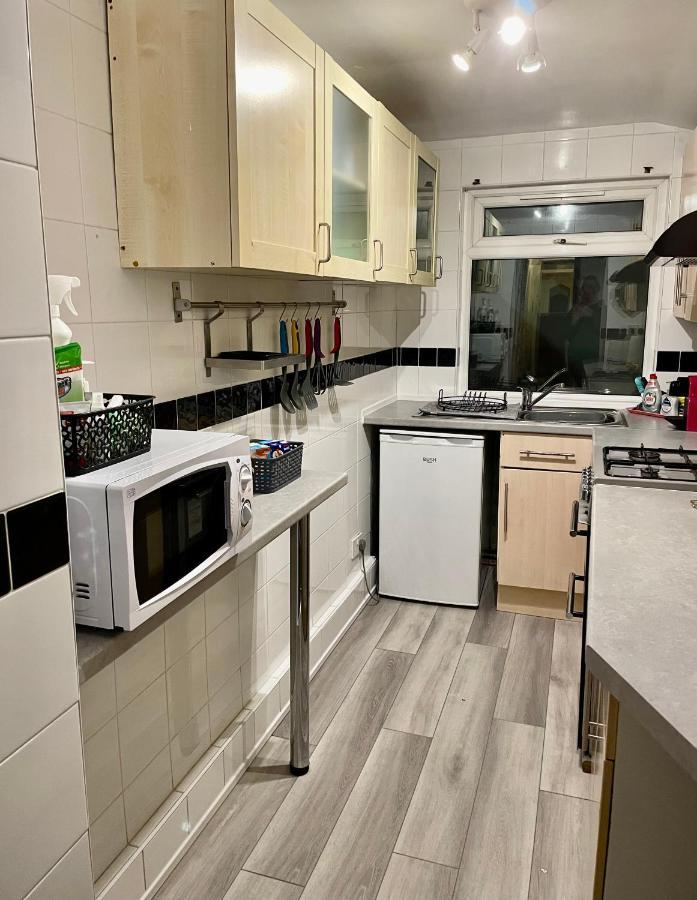 Entire Holiday Home In Blackpool With Free Parking And A Private Patio Garden Екстериор снимка