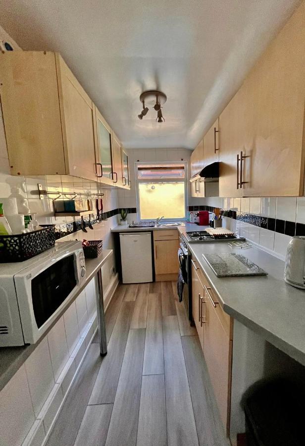 Entire Holiday Home In Blackpool With Free Parking And A Private Patio Garden Екстериор снимка