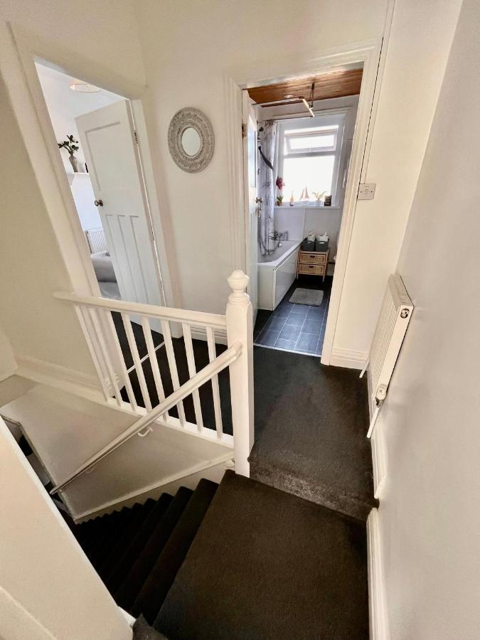 Entire Holiday Home In Blackpool With Free Parking And A Private Patio Garden Екстериор снимка