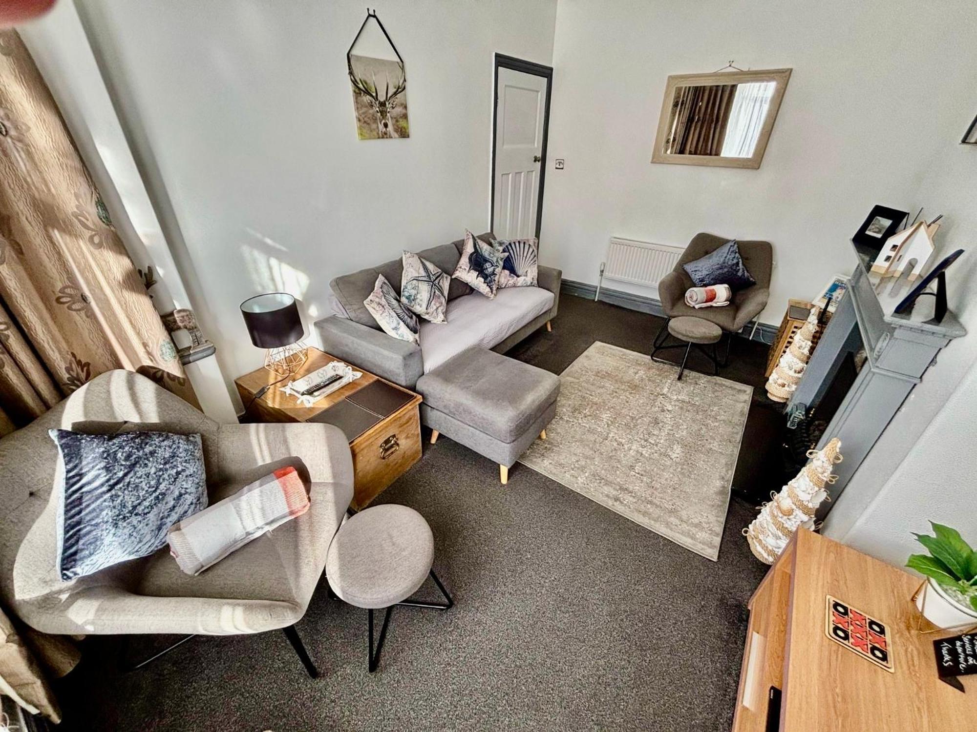 Entire Holiday Home In Blackpool With Free Parking And A Private Patio Garden Екстериор снимка